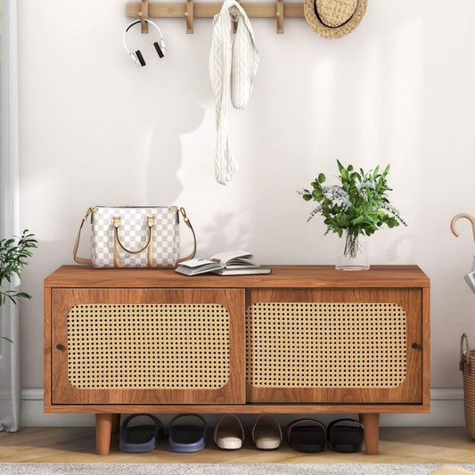 Commode gris clair, structure robuste, deux portes